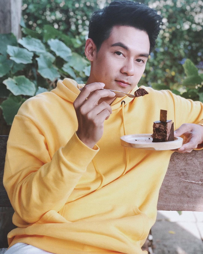 Dan Worrawech (sinh năm 1984) là một ca sĩ, diễn viên kiêm người mẫu đa tài. Anh góp mặt trong nhiều bộ phim phát sóng trên kênh truyền hình Thái Lan. Dan được yêu thích bởi lối diễn tự nhiên cùng khuôn mặt điển trai, má lúm đồng tiền. Chuyen tinh 10 nam ngot ngao cua cap doi