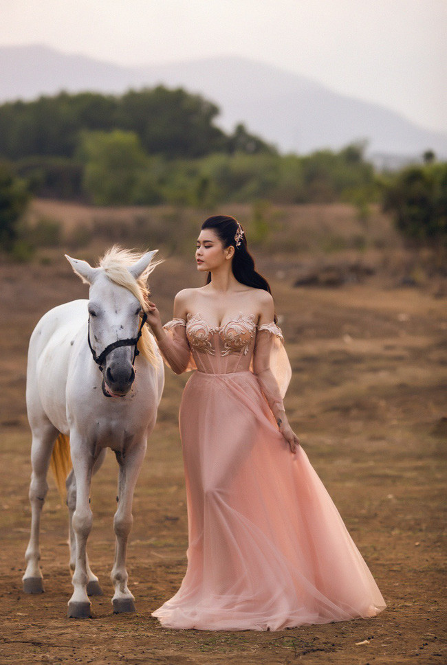 Hậu ly hôn, Trương Quỳnh Anh xóa bỏ dấu vết gái một con - Ảnh 7. Hậu ly hôn, Trương Quỳnh Anh xóa bỏ dấu vết gái một con - Ảnh 7.