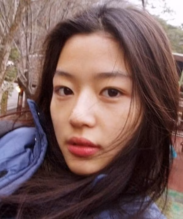 Nhan sắc cực đỉnh của vợ chồng Jeon Ji Hyun ảnh 15