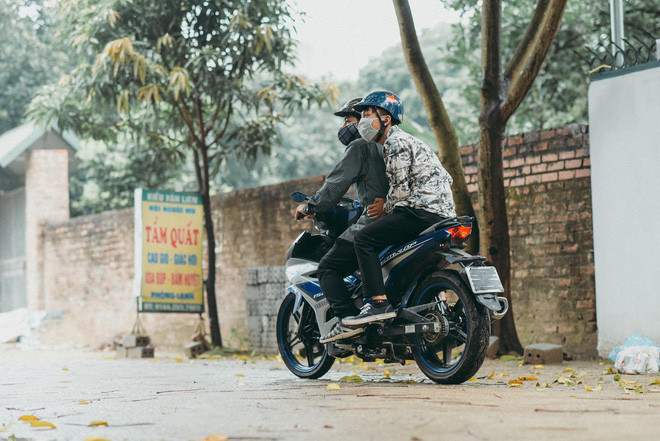 Bộ ảnh chân thực đến từng cảm xúc, 2 thanh niên tái hiện cảnh trộm chó và cái kết nhãn tiền