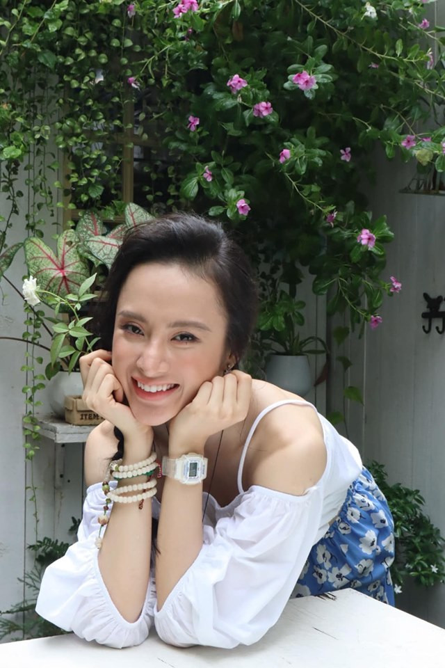 Angela Phương Trinh lộ ảnh gầy gò đến mức báo động sau thời gian dài tạm trốn showbiz Angela Phương Trinh lộ ảnh gầy gò đến mức báo động sau thời gian dài tạm trốn showbiz