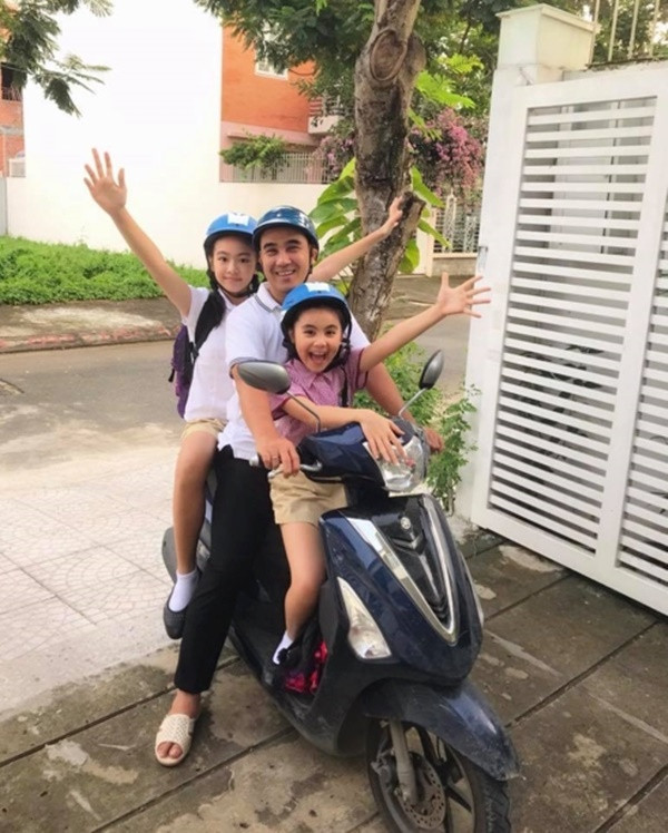 Ngưỡng mộ cuộc hôn nhân 13 năm ngọt ngào, hạnh phúc của MC Quyền Linh ảnh 4 Ngưỡng mộ cuộc hôn nhân 13 năm ngọt ngào, hạnh phúc của MC Quyền Linh và bà xã xinh đẹp-4