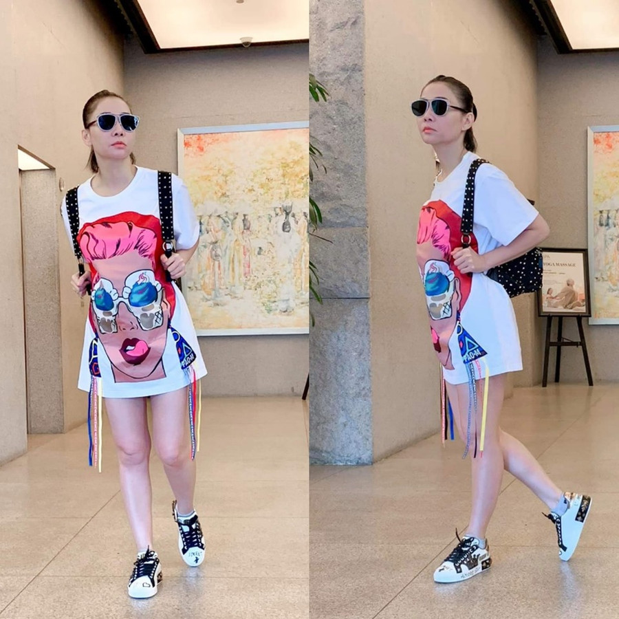 Chân dài Lê Thúy tất bật phơi thóc, rửa bát dịp lễ 30/4 ảnh 8 Chân dài Lê Thúy tất bật phơi thóc, rửa bát cho gia đình dịp lễ-8