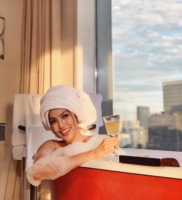 Người đẹp tận hưởng cuộc sống như một 