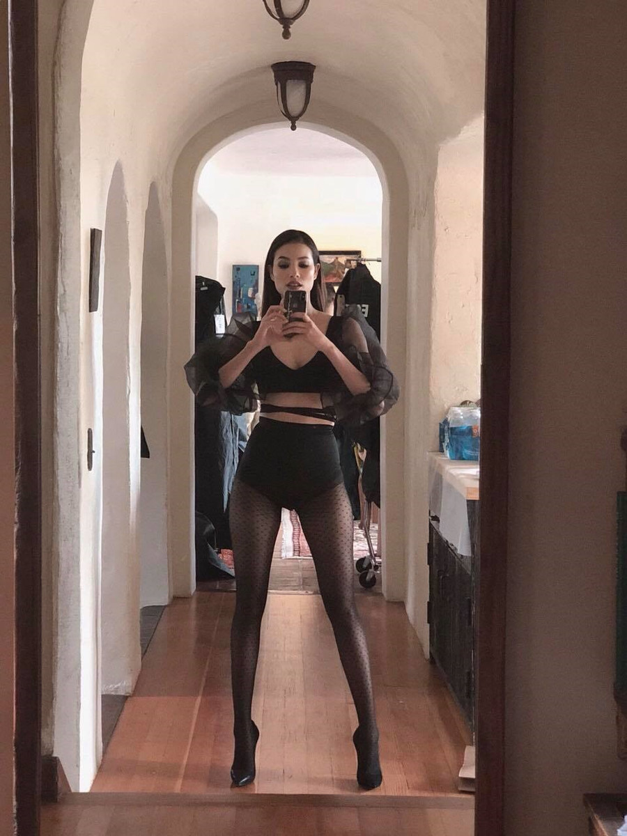 Ngỡ ngàng nhan sắc Hoa hậu Phạm Hương sau thời gian ở ẩn bên Mỹ ảnh 6 Không còn là người đẹp đầy đặn, Phạm Hương lột xác trở nên gầy hơn và được nhận xét trông thời trang lên rất nhiều.