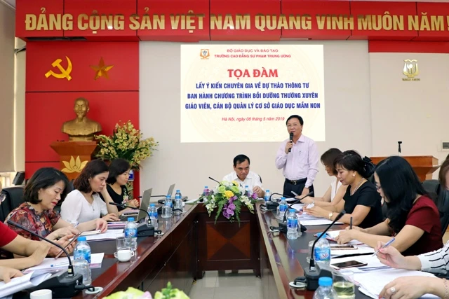 PGS.TS Trần Đình Tuấn – Bí thư đảng ủy, Hiệu trưởng Trường Cao đẳng Sư phạm Trung ương phát biểu khai mạc tọa đàm.