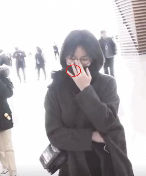 Song Hye Kyo đẹp lộng lẫy đi sự kiện nhưng nhẫn cưới đã không cánh mà bay-9