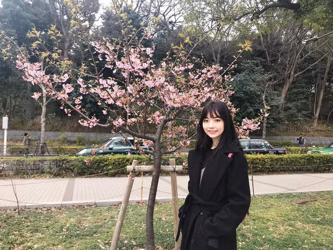 Dân mạng xuýt xoa không thể rời mắt trước vẻ đẹp như tranh vẽ của nữ kỳ thủ được ví là nàng tiên cờ vây, vừa xinh đẹp lại có trí tuệ hơn người - Ảnh 9.