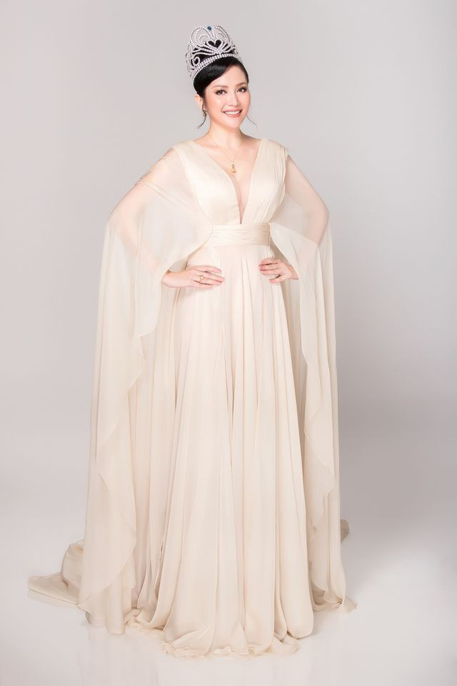 Hoa hậu Thiên Nga: Tiểu thư cành vàng 2 lần đăng quang Hoa hậu, lấy chồng Giáo sư đại học Mỹ nhưng phải chịu nhiều bất hạnh nghiệt ngã - Ảnh 2. Hoa hậu Thiên Nga: Tiểu thư cành vàng 2 lần đăng quang Hoa hậu, lấy chồng Giáo sư đại học Mỹ nhưng phải chịu nhiều bất hạnh nghiệt ngã - Ảnh 2.