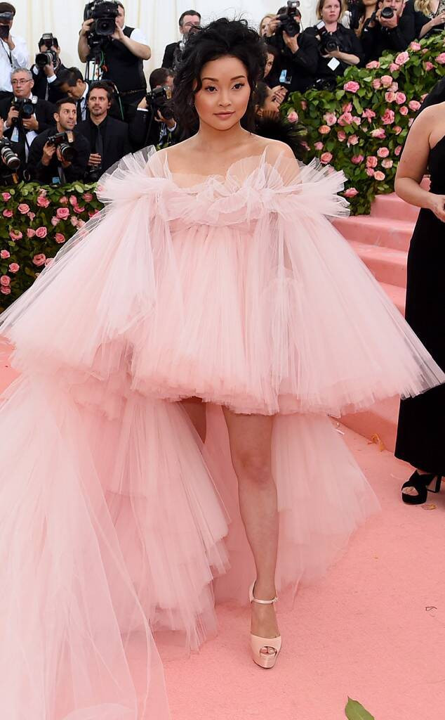 Lần đầu dự Met Gala, cô gái mồ côi gốc Việt tỏa sáng như viên kẹo ngọt ảnh 4 Lần đầu dự Met Gala, cô gái mồ côi gốc Việt tỏa sáng như viên kẹo ngọt ảnh 4