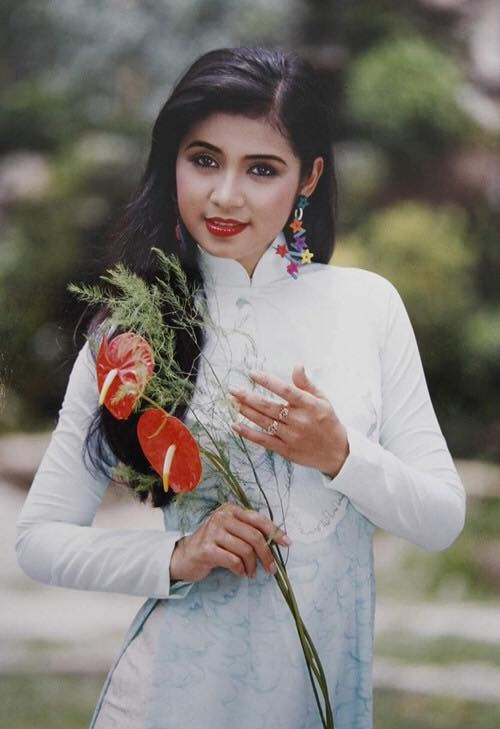 Xôn xao loạt ảnh cũ của Việt Trinh, netizen Việt cảm thán: Bao năm qua đi vẫn chẳng ai vượt qua được nhan sắc đại mỹ nhân ngày ấy - Ảnh 1. Xôn xao loạt ảnh cũ của Việt Trinh, netizen Việt cảm thán: Bao năm qua đi vẫn chẳng ai vượt qua được nhan sắc đại mỹ nhân ngày ấy - Ảnh 1.