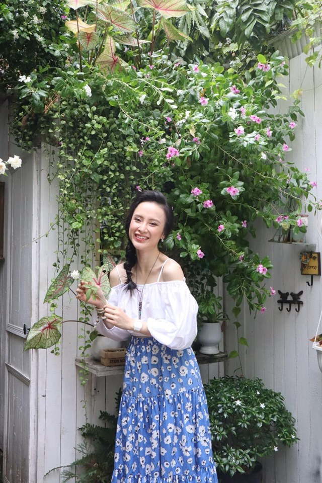 Angela Phương Trinh lộ ảnh gầy gò đến mức báo động sau thời gian dài tạm trốn showbiz Angela Phương Trinh lộ ảnh gầy gò đến mức báo động sau thời gian dài tạm trốn showbiz