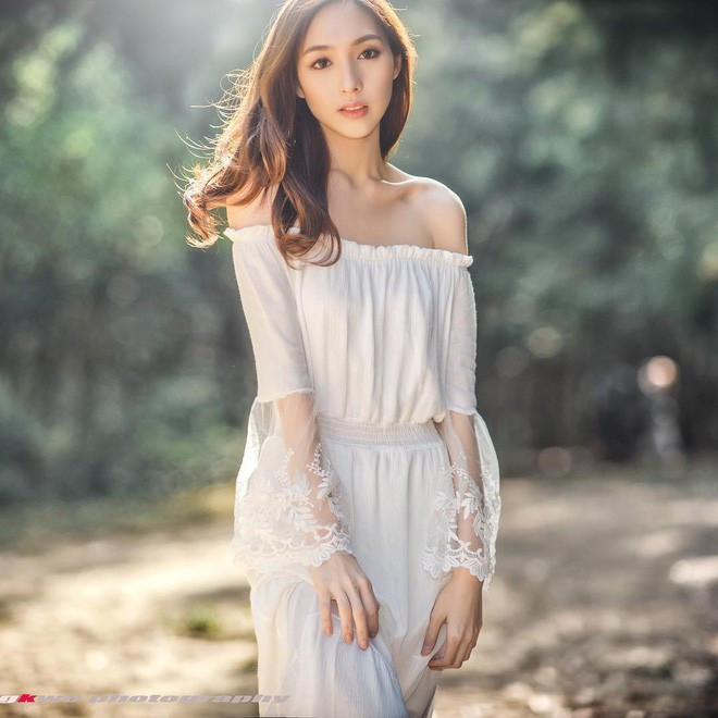 Ngỡ ngàng danh tính của cô gái xinh đẹp được chụp lén trên tàu ảnh 17