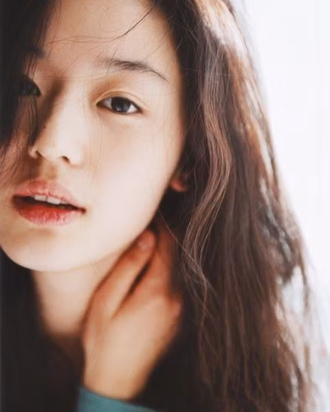 Nhan sắc cực đỉnh của vợ chồng Jeon Ji Hyun ảnh 12