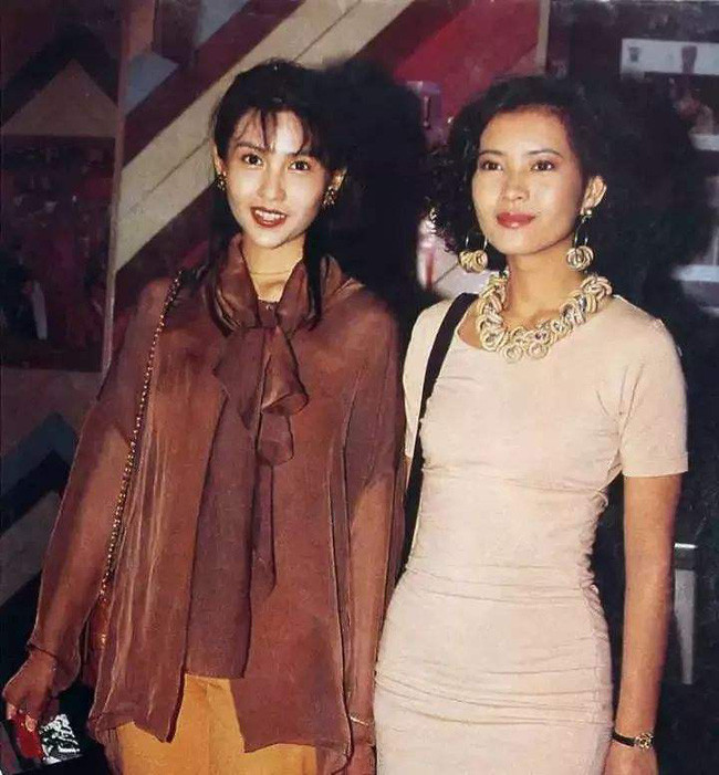 Nhìn lại nhan sắc của loạt đại mỹ nhân Cbiz gần 20 năm trước để hiểu rằng Dương Mịch, Địch Lệ Nhiệt Ba của hiện tại nhạt nhòa thế nào - Ảnh 15. Nhìn lại nhan sắc của loạt đại mỹ nhân Cbiz gần 20 năm trước để hiểu rằng Dương Mịch, Địch Lệ Nhiệt Ba của hiện tại nhạt nhòa thế nào - Ảnh 15.