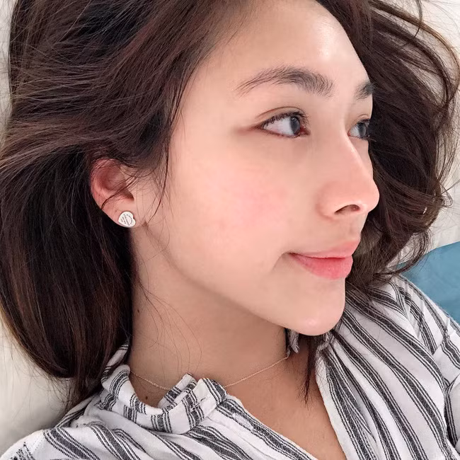 Bị chụp lén trên tàu điện ngầm vẫn thần thái hơn người nhưng danh tính cô nàng mới thực sự gây choáng - Ảnh 5.