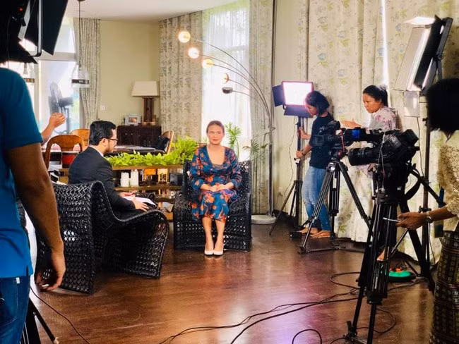 Vợ mới của chồng cũ Diva Hồng Nhung đăng loạt ảnh hé lộ sống thành đạt, viên mãn ảnh 1 Nữ doanh nhân người Myanmar Thiri Thant Mon.