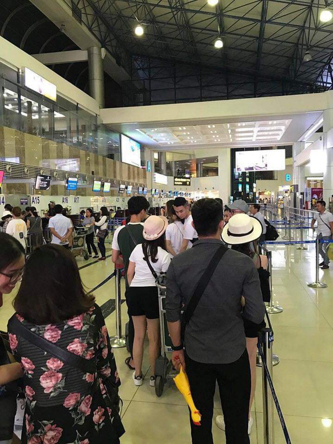 Thanh niên bay từ Hà Nội vào Đà Nẵng chỉ để trả cho bạn gái cũ kỷ vật năm nào, biết được đó là thứ gì, dân mạng phì cười không ngớt - Ảnh 3. Thanh niên bay từ Hà Nội vào Đà Nẵng chỉ để trả cho bạn gái cũ kỷ vật năm nào, biết được đó là thứ gì, dân mạng phì cười không ngớt - Ảnh 3.