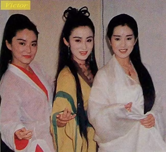 Nhìn lại nhan sắc của loạt đại mỹ nhân Cbiz gần 20 năm trước để hiểu rằng Dương Mịch, Địch Lệ Nhiệt Ba của hiện tại nhạt nhòa thế nào - Ảnh 3. Nhìn lại nhan sắc của loạt đại mỹ nhân Cbiz gần 20 năm trước để hiểu rằng Dương Mịch, Địch Lệ Nhiệt Ba của hiện tại nhạt nhòa thế nào - Ảnh 3.