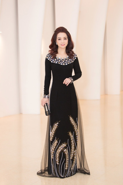 Diễn viên Mai Thu Huyền với nhan sắc đằm thắm và lộng lẫy. Diễn viên Mai Thu Huyền với nhan sắc đằm thắm và lộng lẫy.