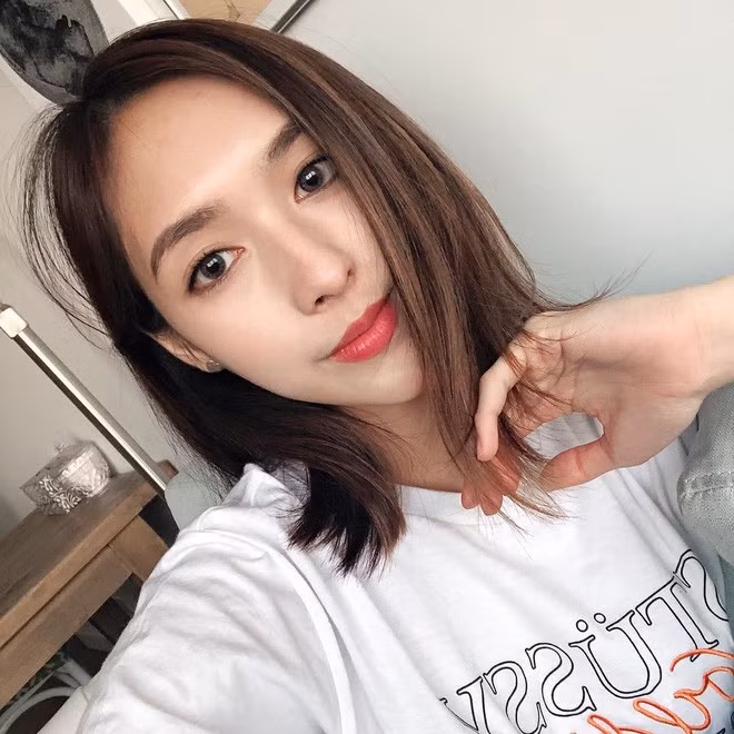 Ngỡ ngàng danh tính của cô gái xinh đẹp được chụp lén trên tàu ảnh 6