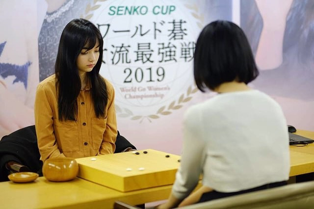 Dân mạng xuýt xoa không thể rời mắt trước vẻ đẹp như tranh vẽ của nữ kỳ thủ được ví là nàng tiên cờ vây, vừa xinh đẹp lại có trí tuệ hơn người - Ảnh 6.