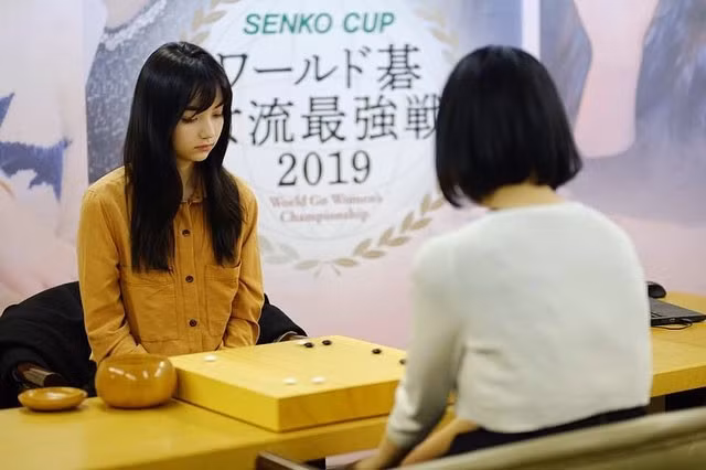 Dân mạng xuýt xoa không thể rời mắt trước vẻ đẹp như tranh vẽ của nữ kỳ thủ được ví là nàng tiên cờ vây, vừa xinh đẹp lại có trí tuệ hơn người - Ảnh 6.