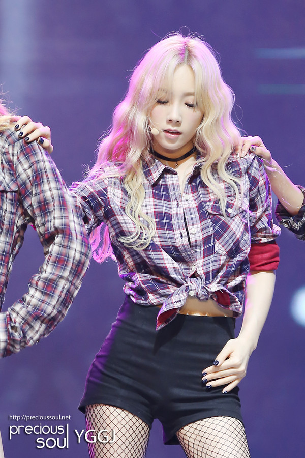 Xót xa những khoảnh khắc thần tượng Kpop kiệt sức ngã quỵ trên sân khấu ảnh 9 Xót xa những khoảnh khắc thần tượng Kpop kiệt sức ngã quỵ trên sân khấu Mặt trái của ánh hào quang Kbiz! ảnh 8