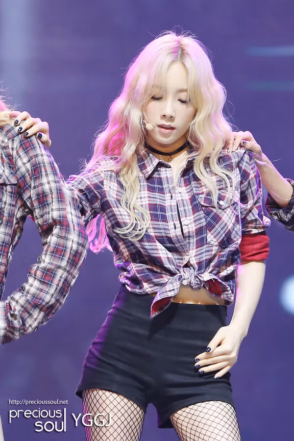 Xót xa những khoảnh khắc thần tượng Kpop kiệt sức ngã quỵ trên sân khấu Mặt trái của ánh hào quang Kbiz! ảnh 8