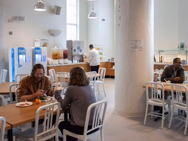 he lo ngoi truong co hoc phi 1,3 ty/nam, phu huynh toan dai gia lam tien - 9