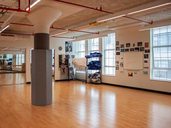 he lo ngoi truong co hoc phi 1,3 ty/nam, phu huynh toan dai gia lam tien - 14