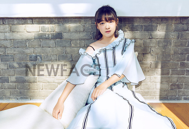 Mới 14 tuổi đã ẵm tượng vàng Kim Mã, cô bé vàng trong làng diễn xuất đã vượt mặt Lý Tiểu Lộ là ai? - Ảnh 8. Mới 14 tuổi đã ẵm tượng vàng Kim Mã, cô bé vàng trong làng diễn xuất đã vượt mặt Lý Tiểu Lộ là ai? - Ảnh 8.