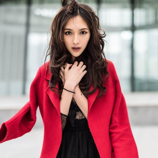 Ngỡ ngàng danh tính của cô gái xinh đẹp được chụp lén trên tàu ảnh 16