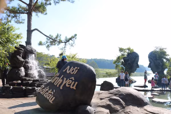 Xuất hiện Hồ Vô Cực ở Đà Lạt khiến dân tình rần rần rủ nhau đến check-in