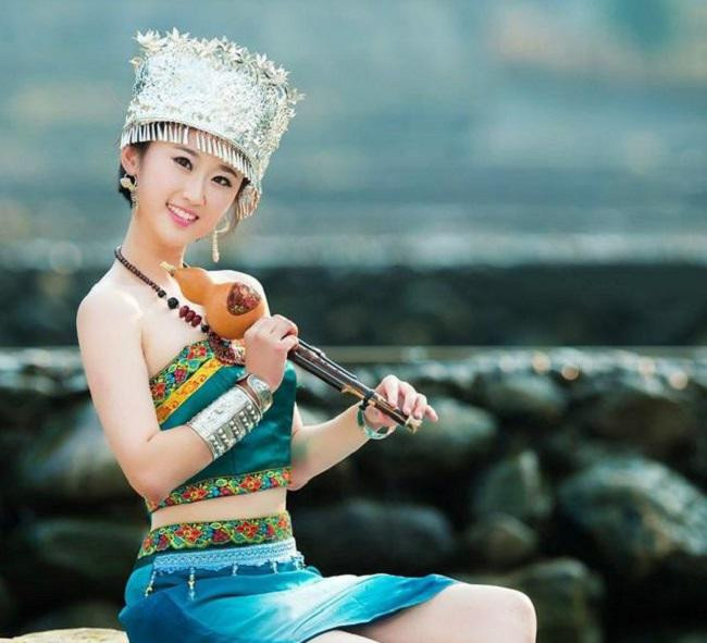 Nhan sắc “hoa nhường nguyệt thẹn” của các cô gái dân tộc thiểu số Trung Quốc ảnh 11 cac co gai dan toc thieu so trung quoc dep toi muc khien "hoa nhuong nguyet then" - 11