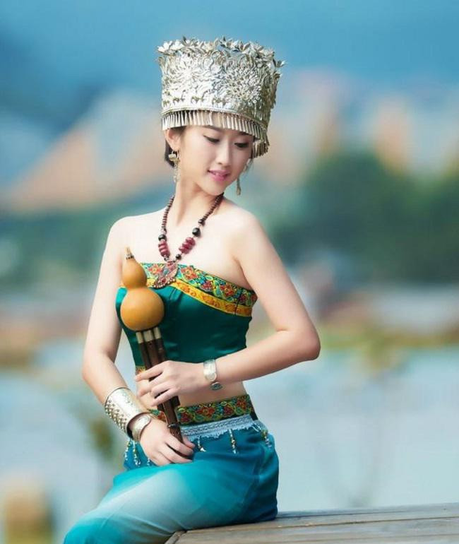 Nhan sắc “hoa nhường nguyệt thẹn” của các cô gái dân tộc thiểu số Trung Quốc ảnh 10 cac co gai dan toc thieu so trung quoc dep toi muc khien "hoa nhuong nguyet then" - 10