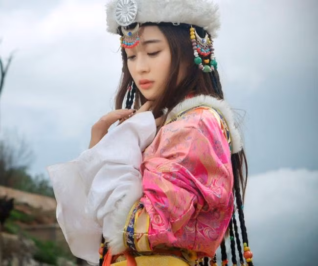 cac co gai dan toc thieu so trung quoc dep toi muc khien "hoa nhuong nguyet then" - 13