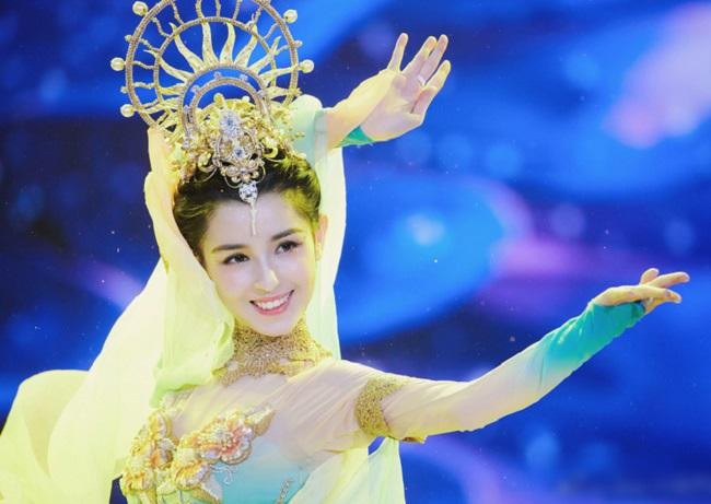 Nhan sắc “hoa nhường nguyệt thẹn” của các cô gái dân tộc thiểu số Trung Quốc ảnh 6 cac co gai dan toc thieu so trung quoc dep toi muc khien "hoa nhuong nguyet then" - 6