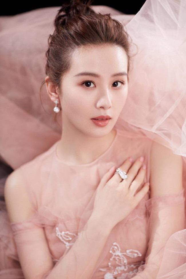 Nhan sắc “hoa nhường nguyệt thẹn” của các cô gái dân tộc thiểu số Trung Quốc ảnh 9 cac co gai dan toc thieu so trung quoc dep toi muc khien "hoa nhuong nguyet then" - 9