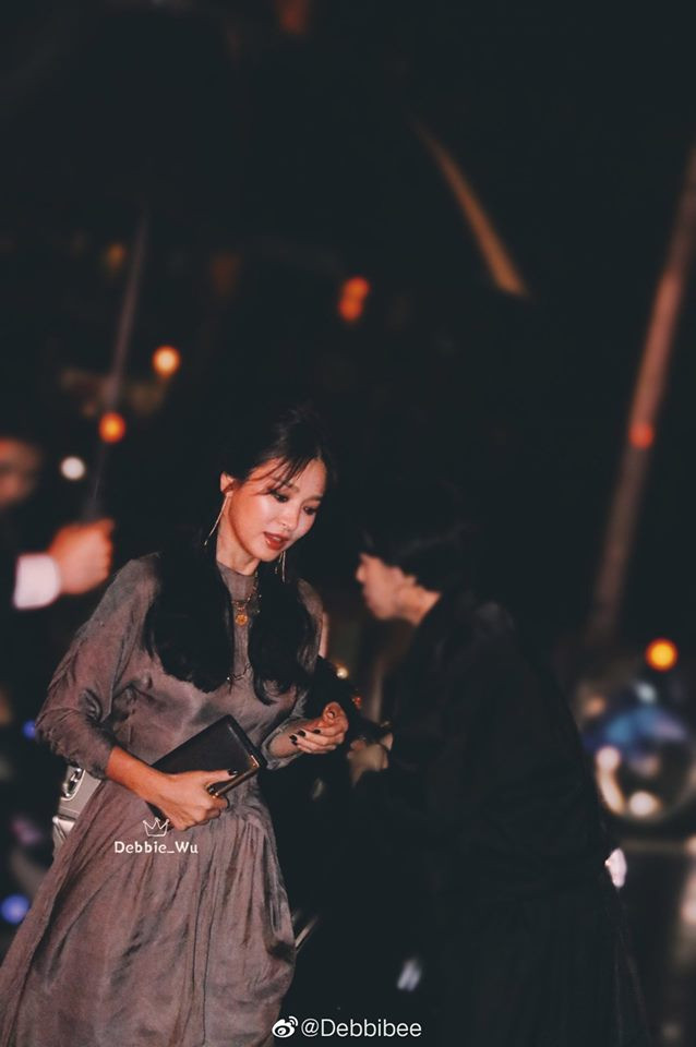 Song Hye Kyo đẹp lộng lẫy đi sự kiện nhưng nhẫn cưới đã không cánh mà bay-5