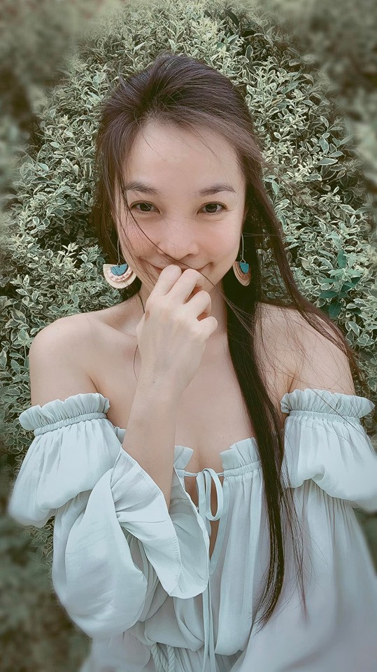 Ca sĩ Hiền Thục khoe ảnh trẻ đẹp như thiếu nữ, úp mở chuyện tình yêu hình ảnh 1 ca si hien thuc khoe anh tre dep nhu thieu nu, up mo chuyen tinh yeu hinh anh 1