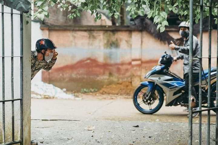 Bộ ảnh chân thực đến từng cảm xúc, 2 thanh niên tái hiện cảnh trộm chó và cái kết nhãn tiền