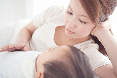 2 giai đoạn cha mẹ tuyệt đối không nên bồng bế con thường xuyên ảnh 3 2 giai đoạn cha mẹ tuyệt đối không nên bồng bế con thường xuyên ảnh 3