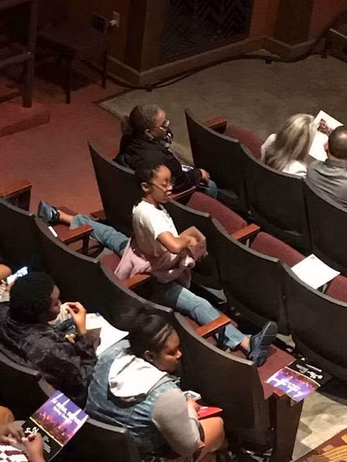 Cách giữ chỗ cho hội bạn thân.