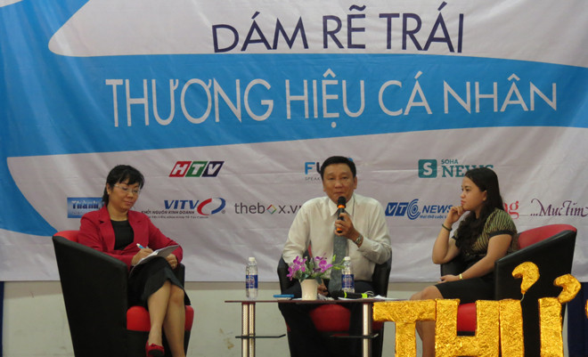 Anh Vương Thanh Long – Viện trưởng viện Doanh trí (giữa); chị Phương Thảo - Giám đốc Kinh doanh công ty Bosnei (bìa phải); Lê Phương Phương cố vấn DC group (bìa trái)