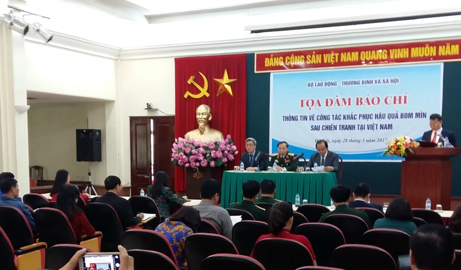 Thúc đẩy các mô hình hỗ trợ nạn nhân bom mìn