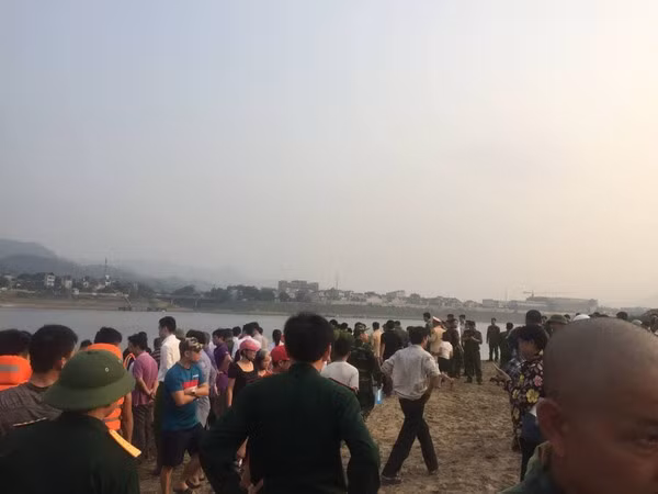 Hiện trường đau lòng vụ 8 học sinh ở Hòa Bình đuối nước khi cùng nhau đi tắm sông Đà