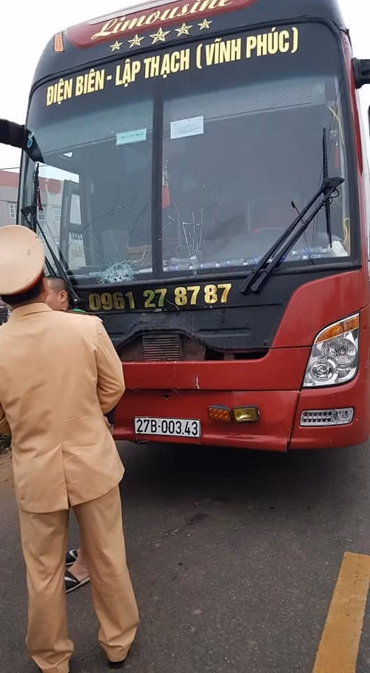 Chiếc xe khách gây tai nạn.