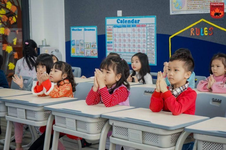 Trong buổi học đầu tiên, các bạn nhỏ của CLB “Go with me” Trường tiểu học Sunshine Maple Bear đã có cơ hội gặp gỡ nhiều bạn mới thông qua hoạt động tự giới thiệu, khám phá sở thích bản thân.