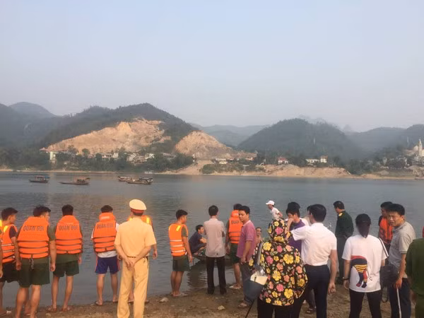 Hiện trường đau lòng vụ 8 học sinh ở Hòa Bình đuối nước khi cùng nhau đi tắm sông Đà